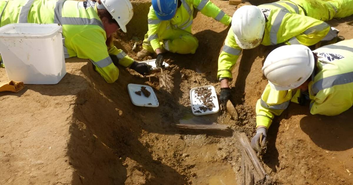 In Great Britain, scientists examined the corpse of a man who lived 2,000 years ago: what did they learn