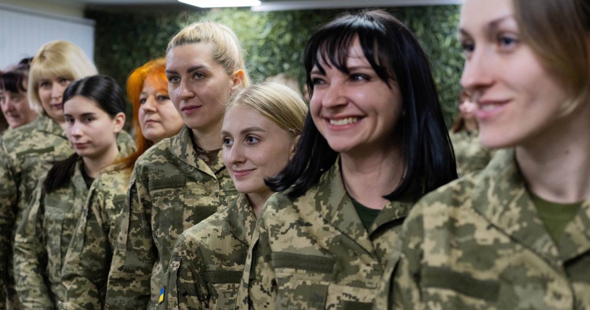 The Ministry of Defense began to issue women’s military uniforms for the first time in the Armed Forces.  PHOTO
