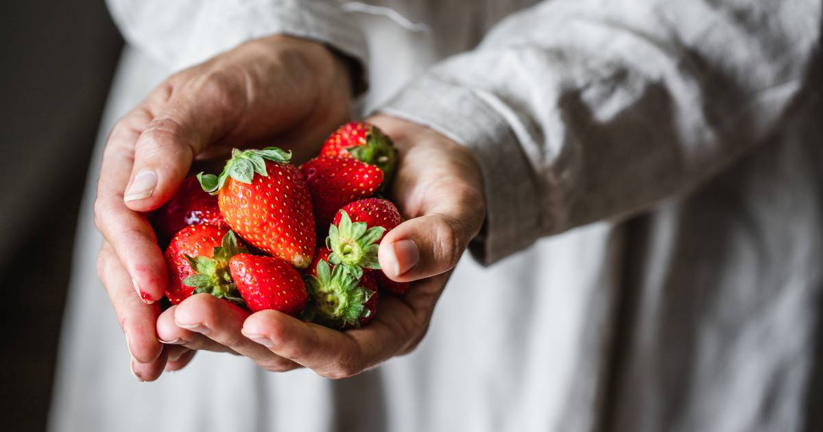 Strawberries can positively affect mood – study