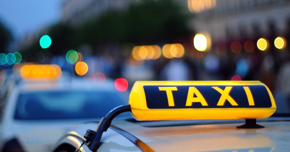 Passengers can complain about taxi drivers because of service in a non-national language: how to do it