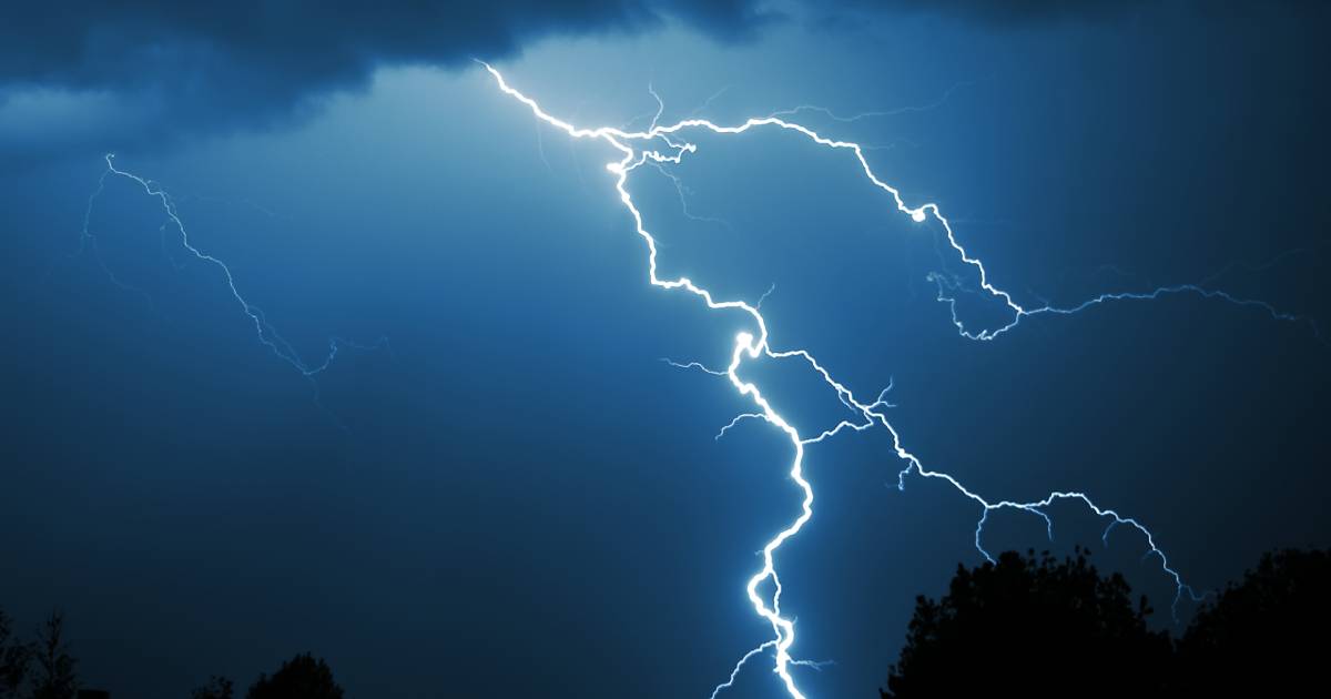 Scientists explain what will happen to a person who has been struck by lightning
