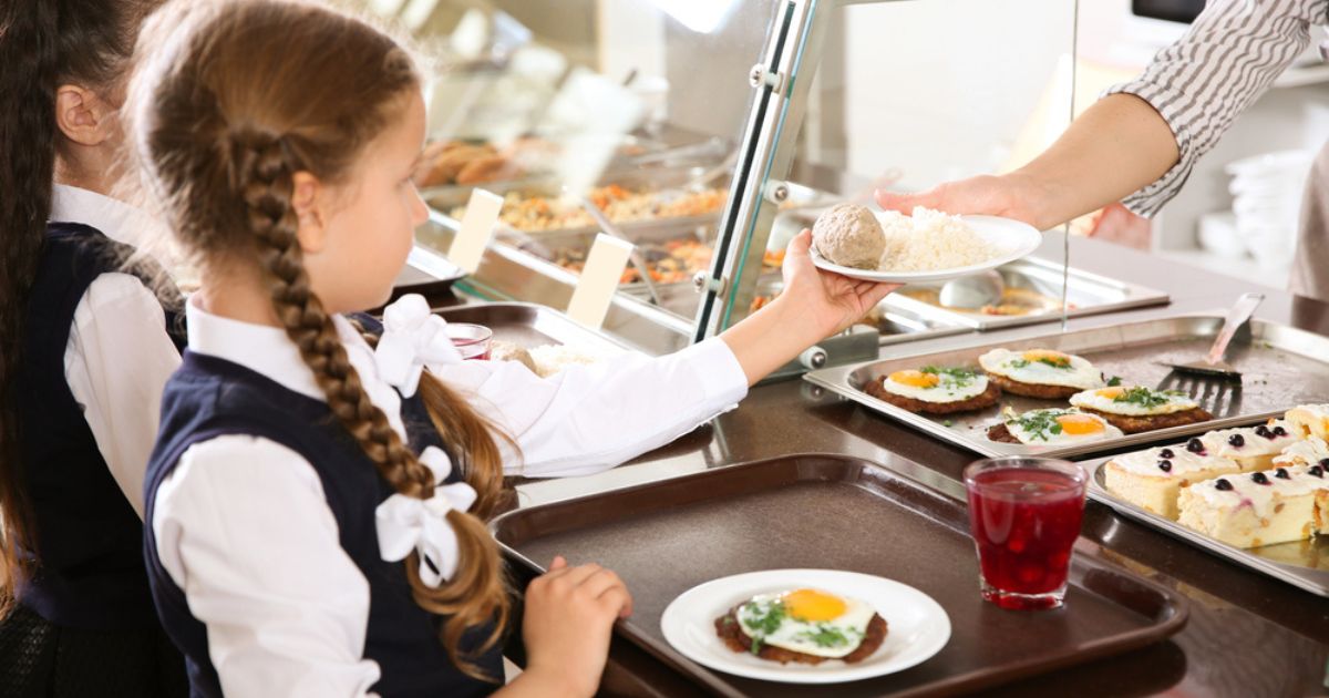 The UN World Food Program will finance lunches for more than 60,000 Ukrainian schoolchildren