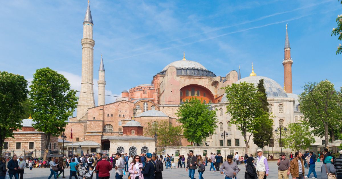 Entrance to the Hagia Sophia Mosque in Istanbul will be paid for foreigners