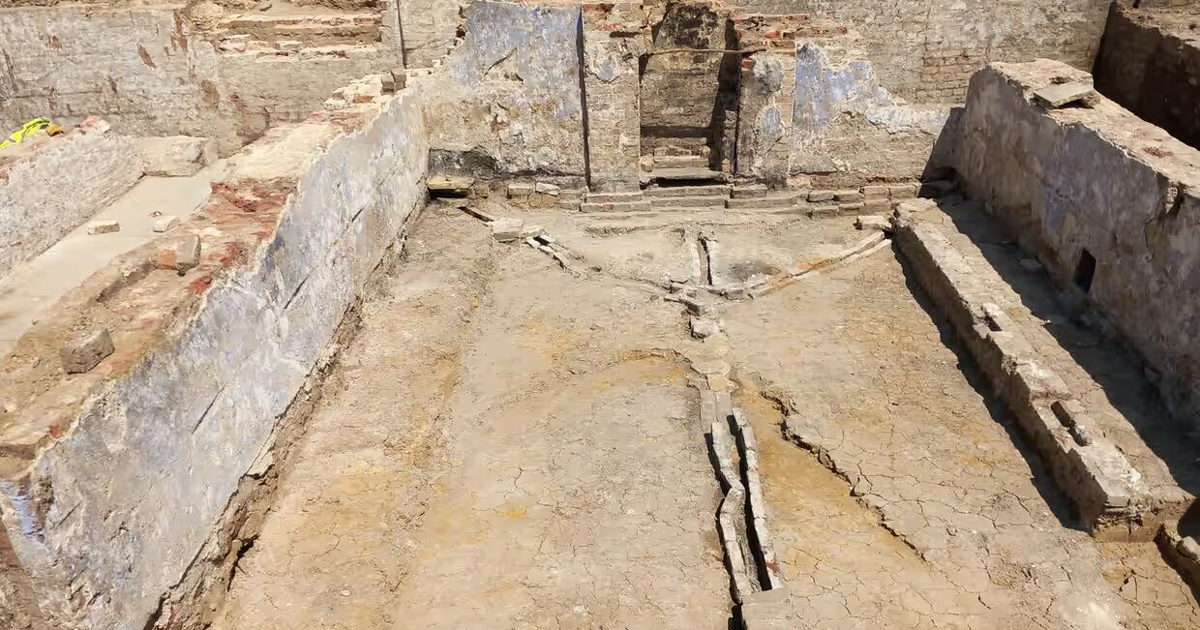 Archaeologists have discovered the colorful walls and fireplaces of a London workhouse
