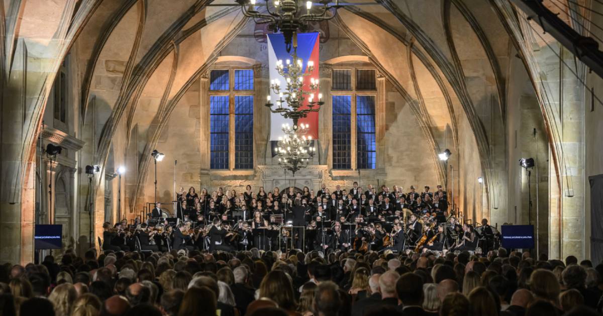 Kyiv Symphony Orchestra played an anti-war piece in the Old Royal Palace in Prague