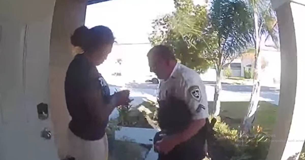 In the US, a schoolboy called 911 because he wanted to hug an officer.  VIDEO
