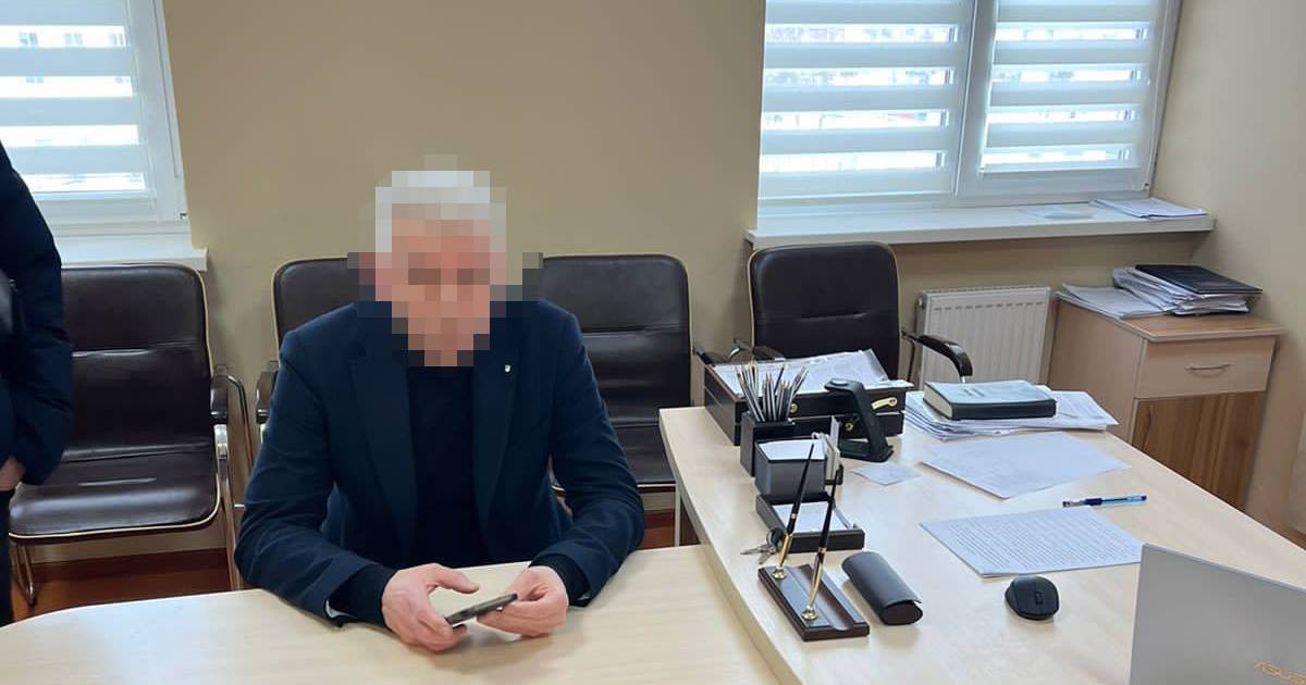 In Kyiv, the vice-chancellor of one of the universities was exposed for taking a bribe for “not deducting” students