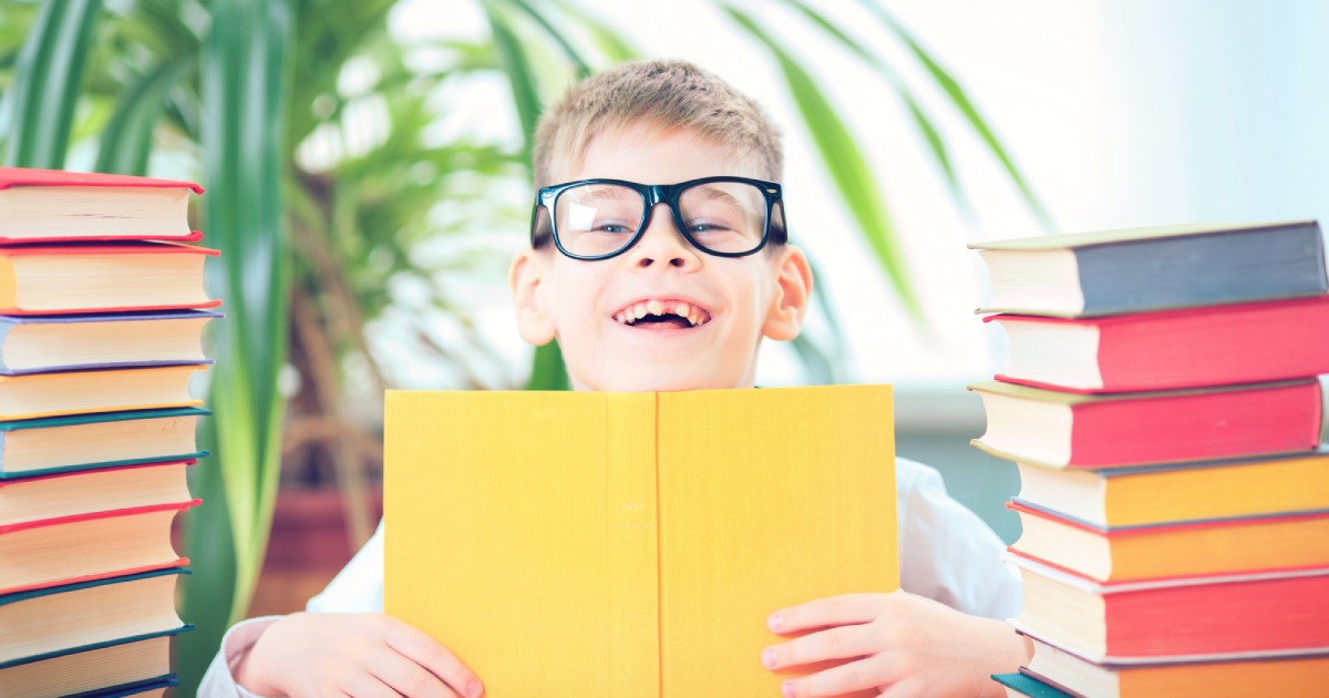 Books or gadgets: scientists have investigated which reading format is better perceived by children