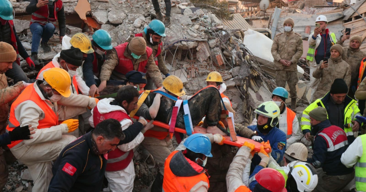 The State Emergency Service showed how a woman was rescued from the rubble in Turkey after an earthquake.  VIDEO