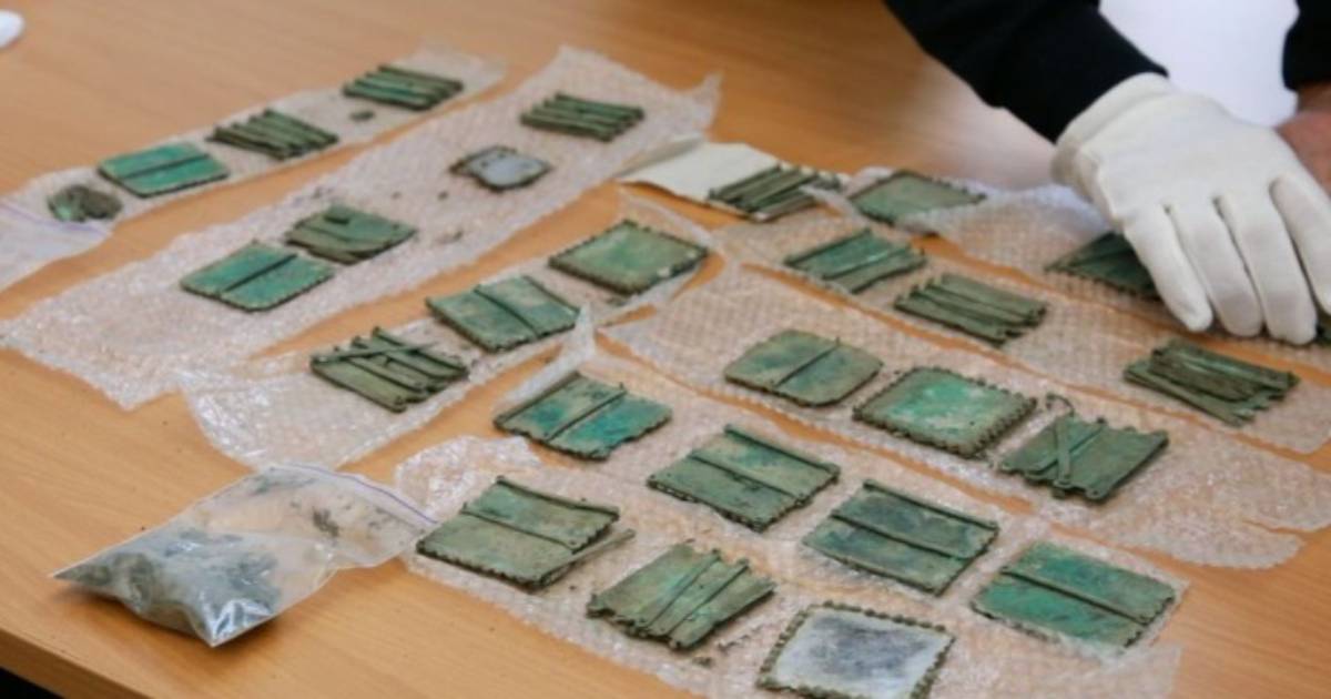In the Kirovohrad region, a man tried to sell a unique piece of jewelry from the 3rd century on the Internet.  PHOTO
