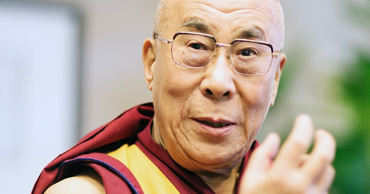 The Dalai Lama asked the boy to suck his tongue, and after the criticism, he apologized.  VIDEO
