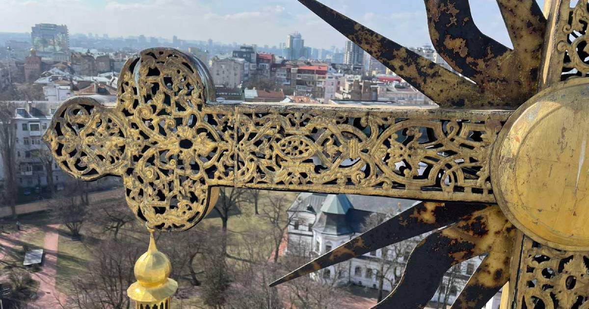 Stumbling cross.  Sofia of Kyiv needs immediate restoration, the public is discussing