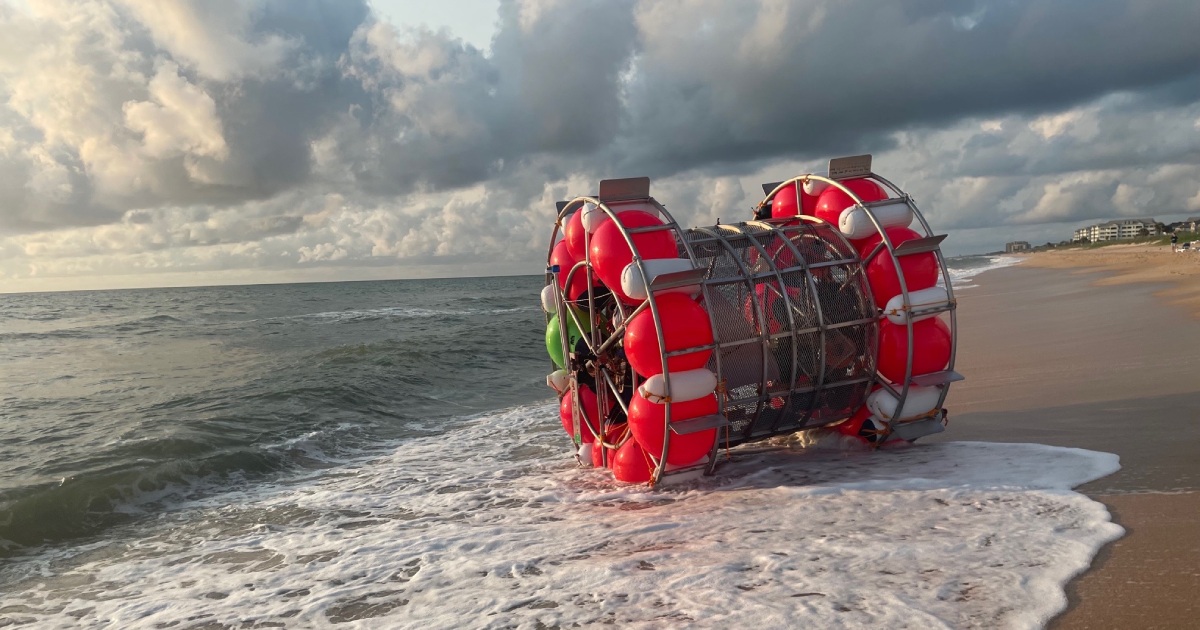 In the USA, a man tried to swim to Britain on a huge “hamster wheel”