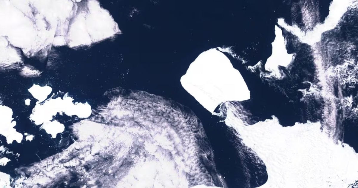 The world’s largest iceberg began to drift after 30 years at the bottom of the ocean