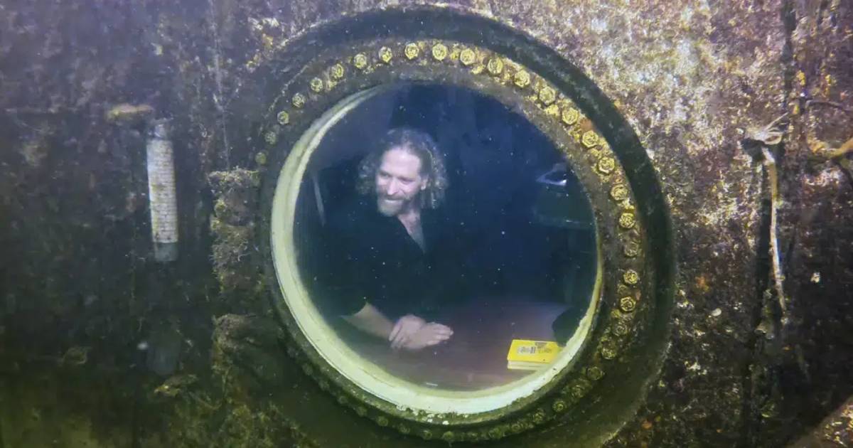 A professor from Florida lived 74 days under water and set a new world record.  PHOTO
