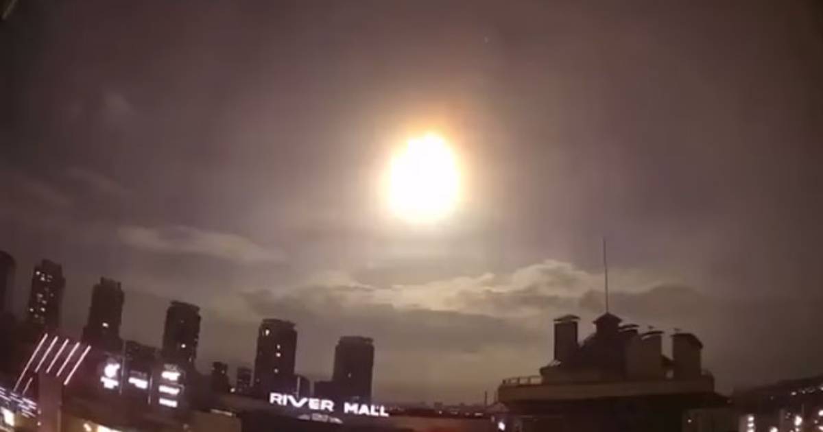 UFO or air defense?  Social networks exploded with memes after a bright flash in the sky of Kyiv