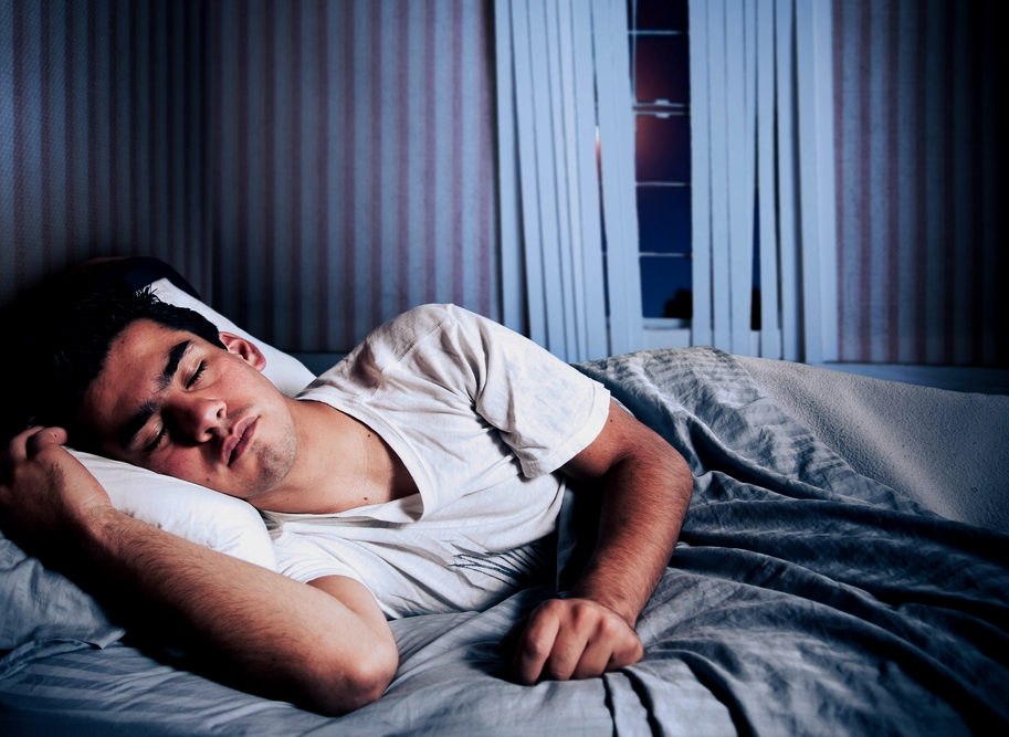 18 способів заснути у спеку