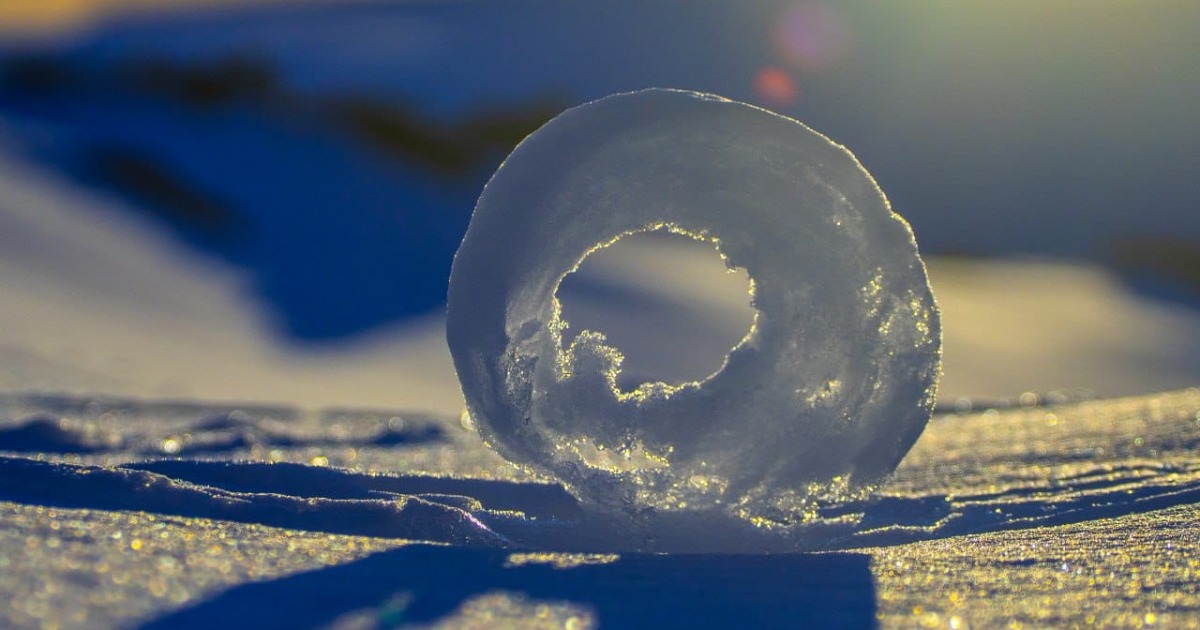 Ukrainian polar explorers showed snow “doughnuts” in the Antarctic.  PHOTO