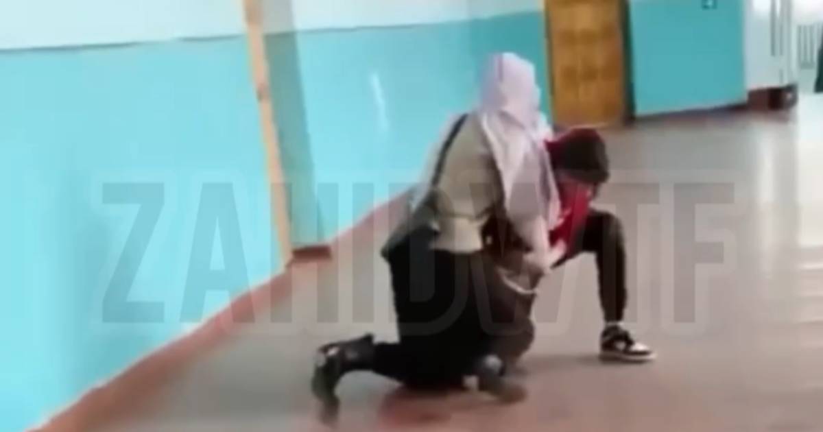 At a school in the Lviv region, a teacher will be punished for bullying because of a fight with a student over a ball.  VIDEO