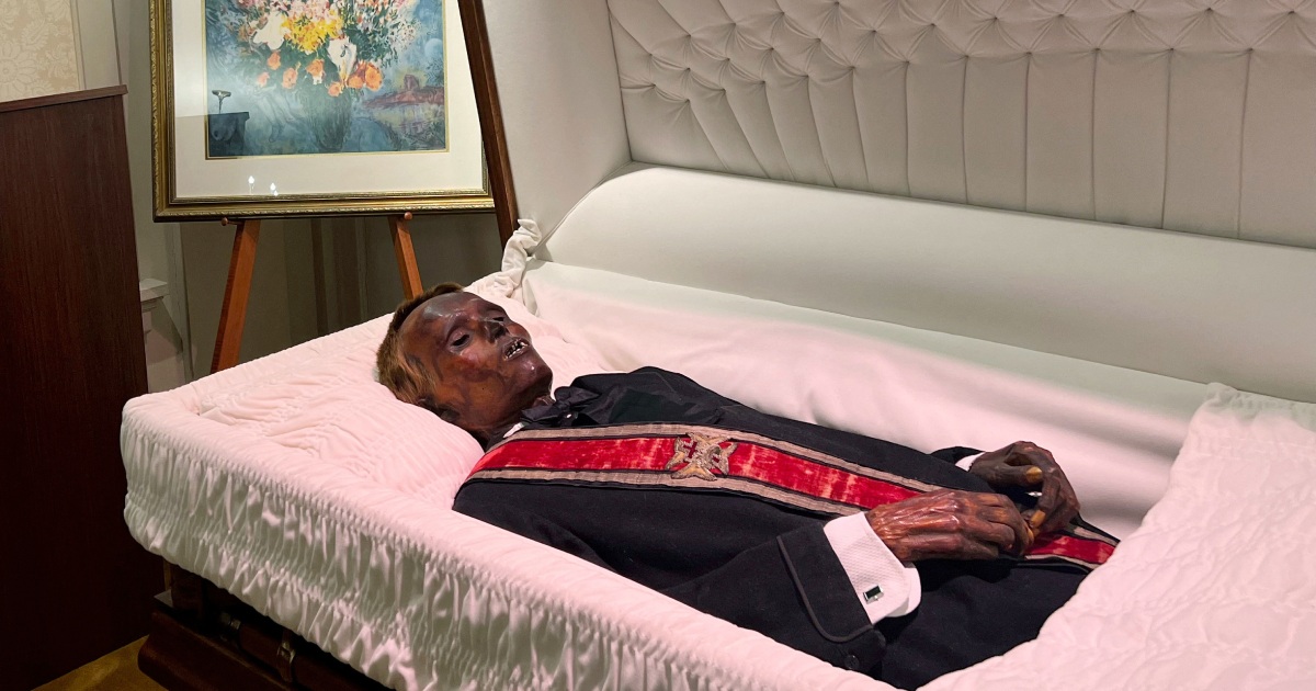 Undertaker’s experiment: a man who was mummified 128 years ago will be buried in the USA