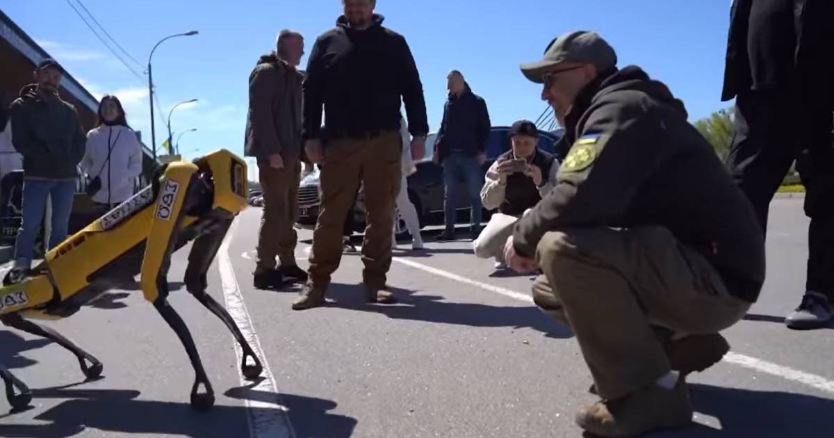“Incredibly playful”: Reznikov showed a robot dog that clears Ukrainian lands
