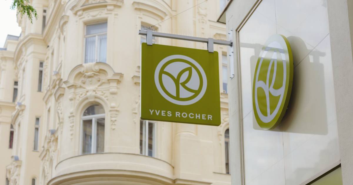 The French cosmetics company Yves Rocher showed the standards of “pure Russian beauty”