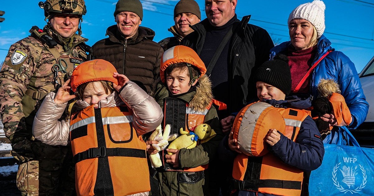 “White Angels” evacuated a mother with three children from the front-line Zhelany