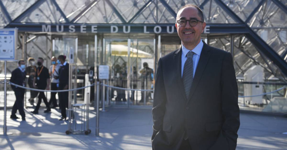 The court confirmed the charge of trading in antiquities against the ex-director of the Louvre