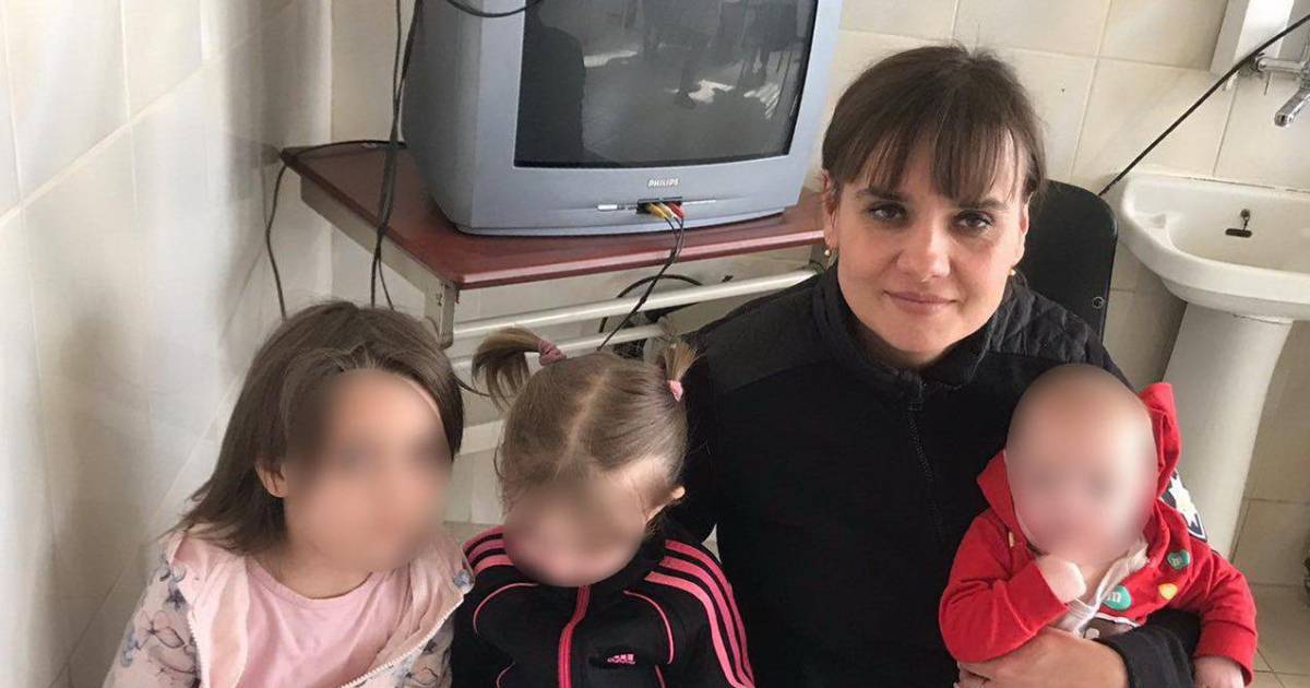 She left a sick relative: in Transcarpathia, the police seized three young daughters from a mother