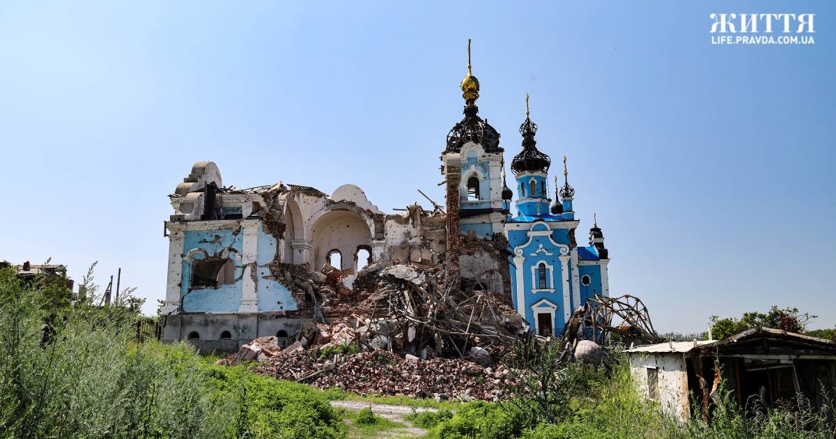 Not a single living person nearby.  What does the church in Donetsk region, destroyed by the Russians, look like.  Photo report