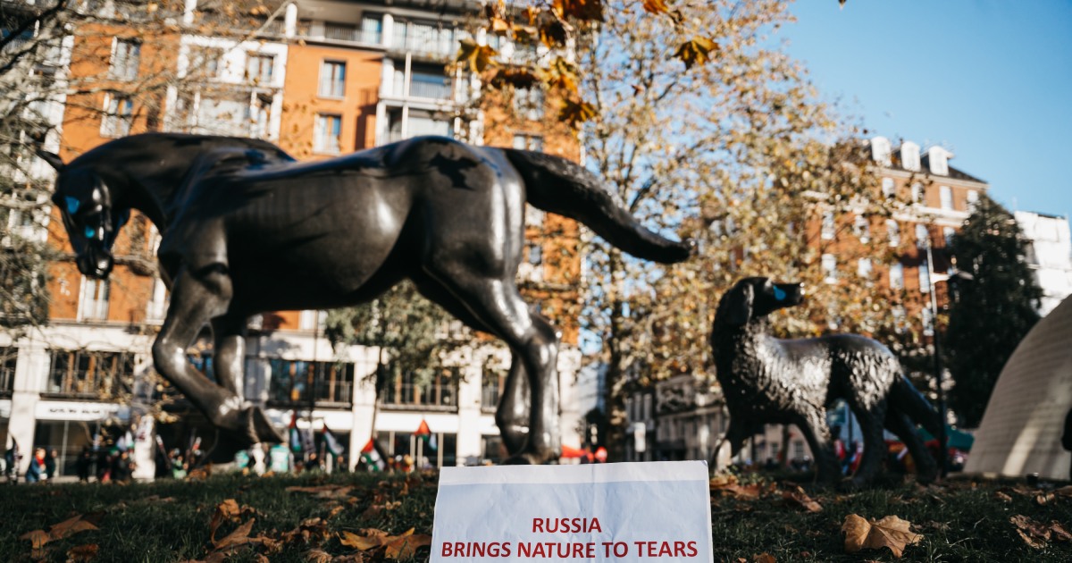 Statues of animals “wept”: Ukrainians abroad held an action against the ecocide of the Russian Federation