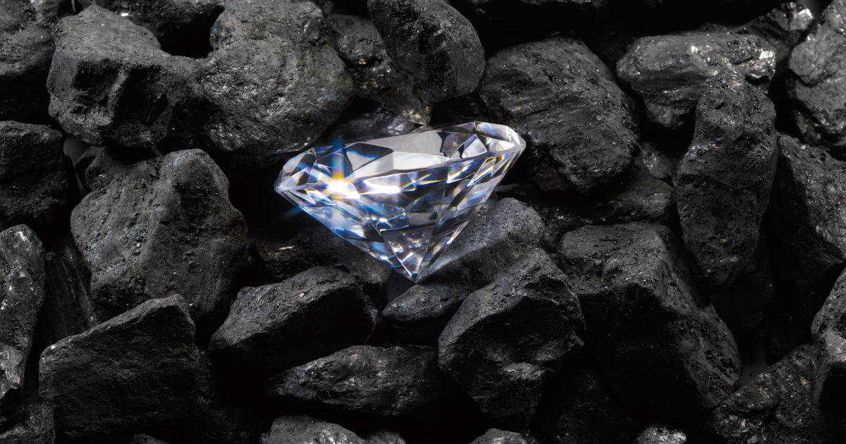 In the USA, a 7-year-old girl found a diamond during a walk in the park on her birthday